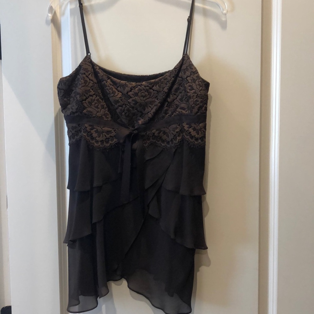 Woman’s gorgeous brown BCBG tank top! 🤎